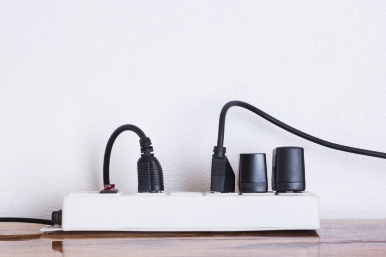 Plug the power plug with connected plugs.