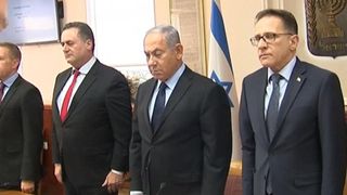 Benjamin Netanyahu&#39;s cabinet has a moment of silence for the dead in Pennsylvania